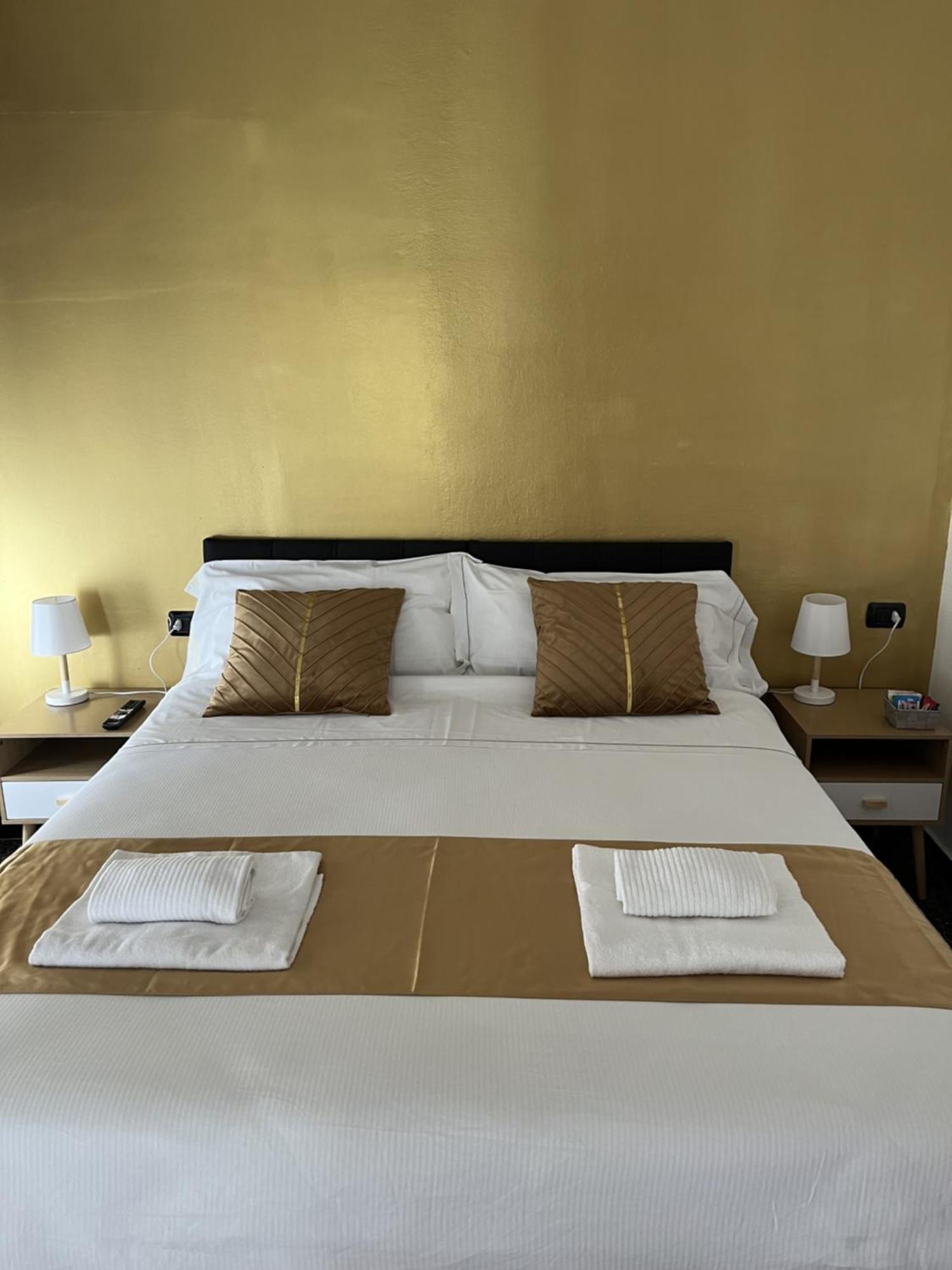 Genova Gold Rooms Buitenkant foto